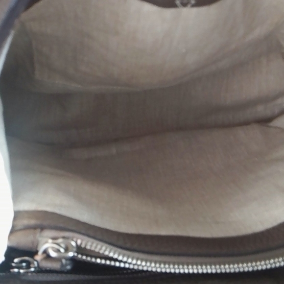 Elegant Brown Leather Handbag - Picture 6 of 16